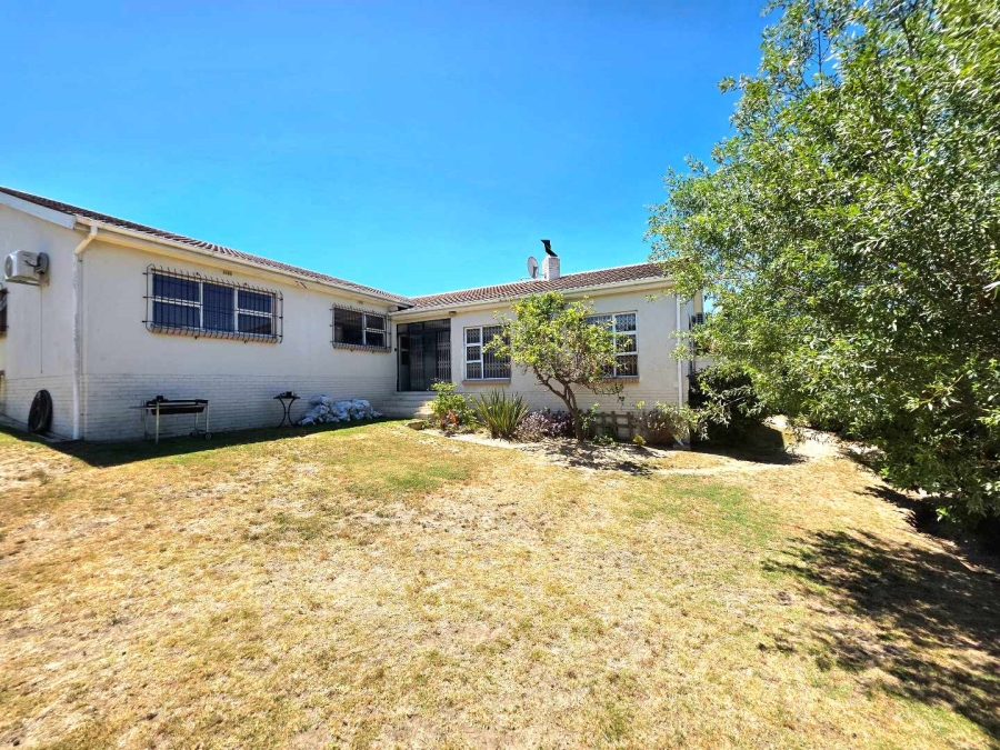 5 Bedroom Property for Sale in Plattekloof Western Cape